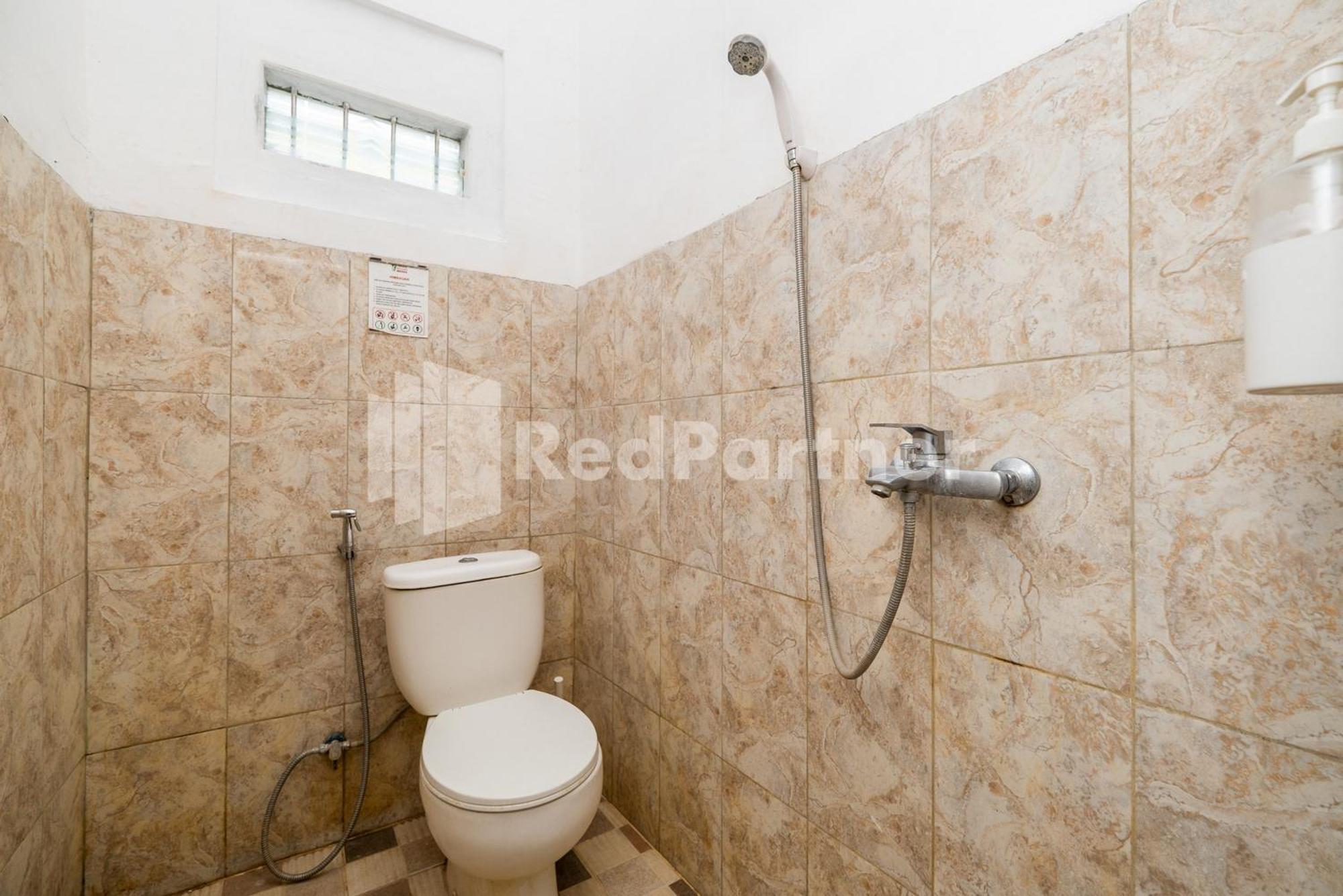 Готель Omah Kalimosodo Mitra Reddoorz Near Stasiun Malang Kota Baru Екстер'єр фото